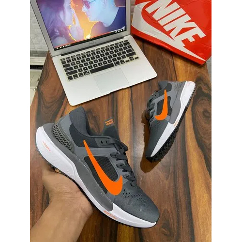 Nike Vomero 15 Comfortable Shoes