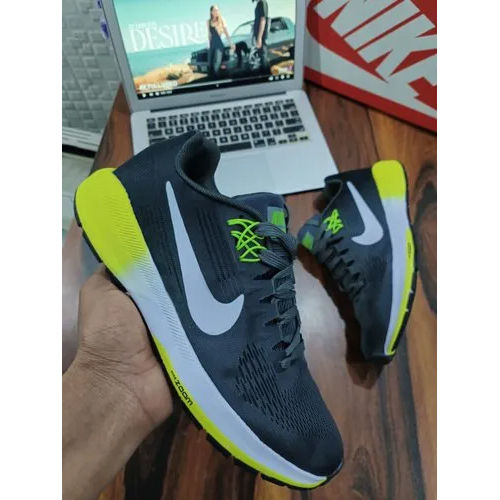 Nike Vomero 15 Comfortable Shoes