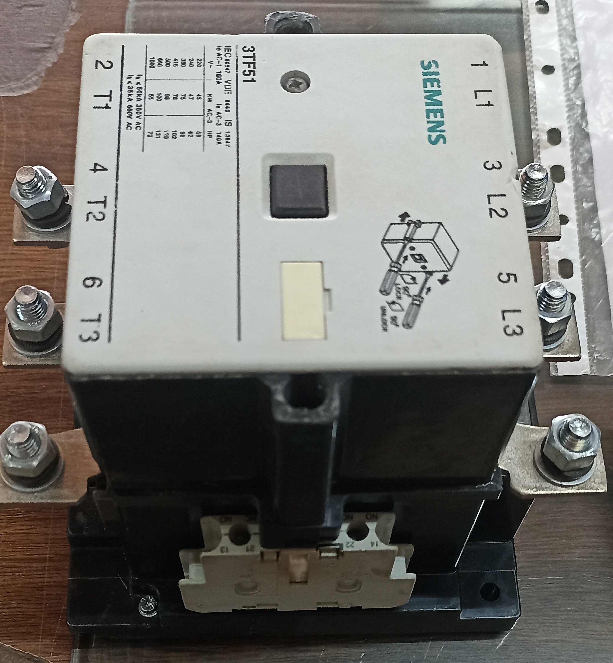 SIEMENS 3TF - 51 CONTACTOR