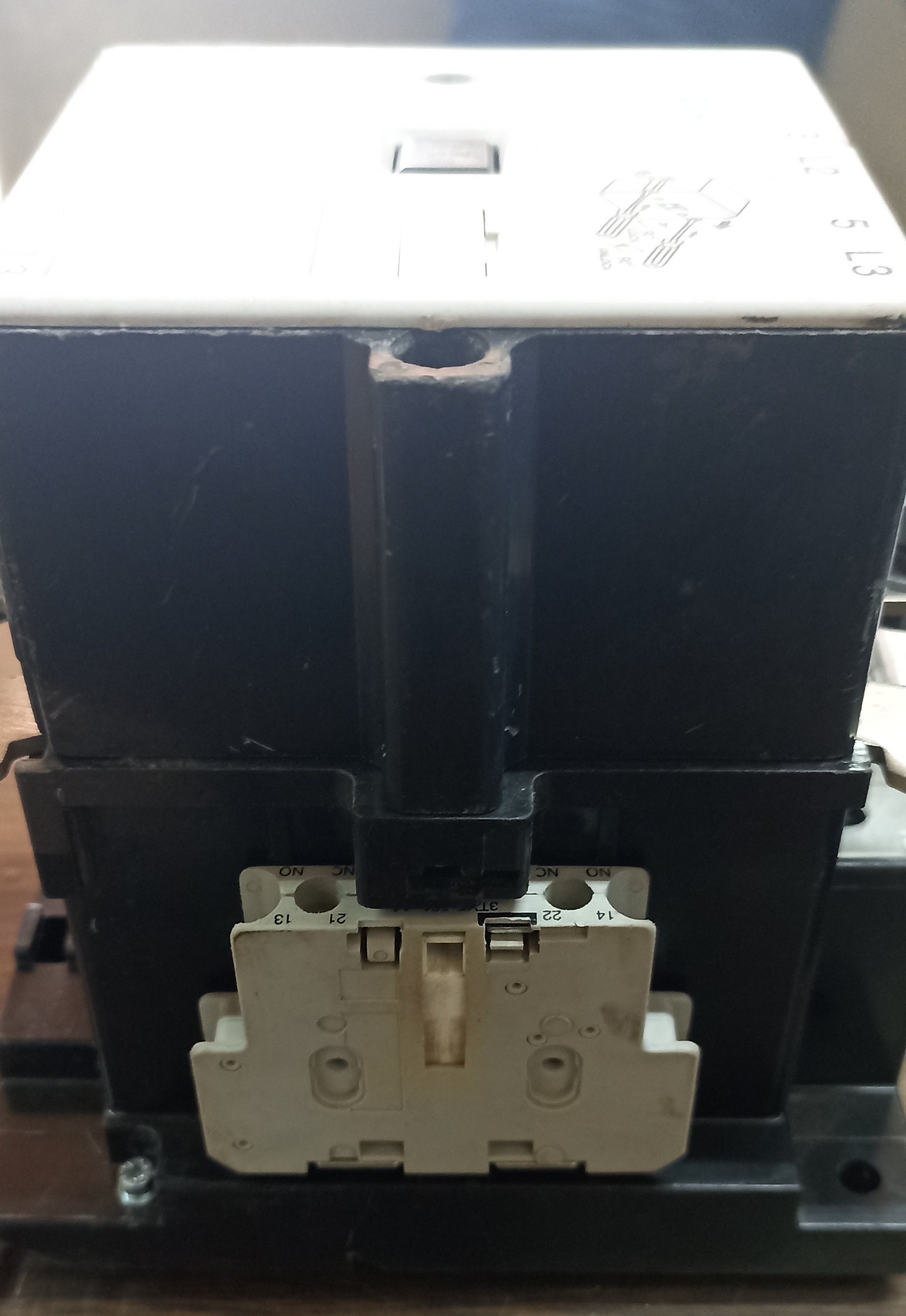 SIEMENS 3TF - 51 CONTACTOR