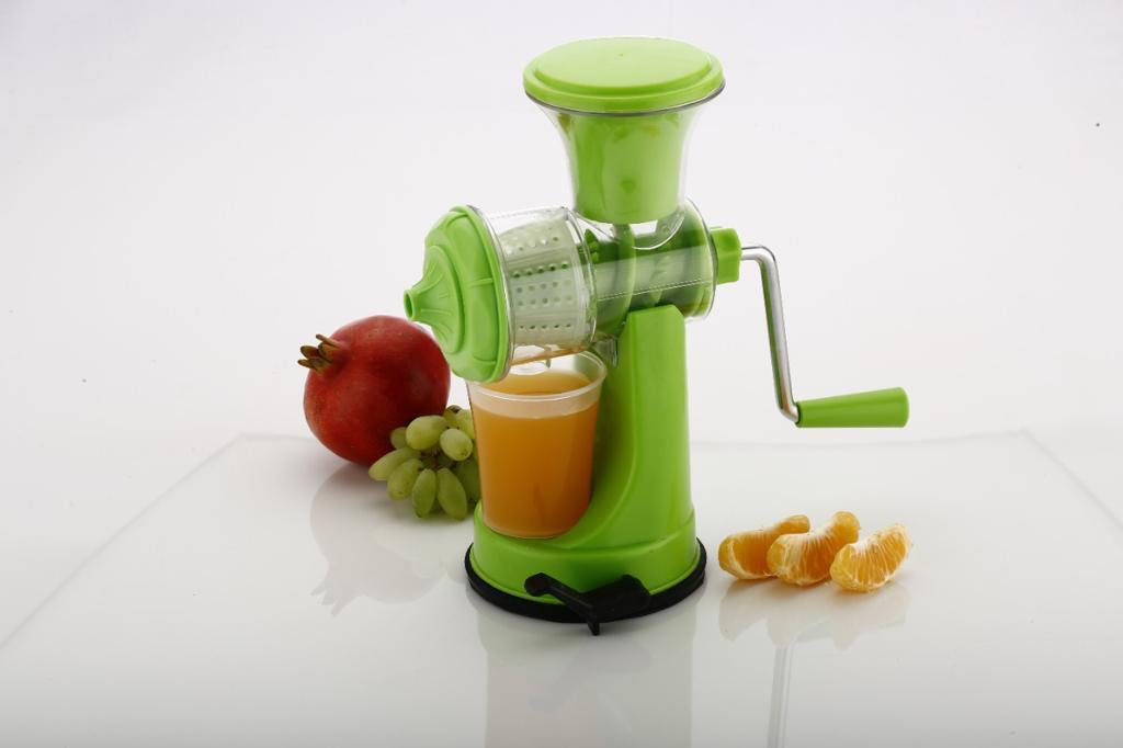 PLASTIC HAND JUICER