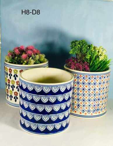 Hand-painting ceramic pots