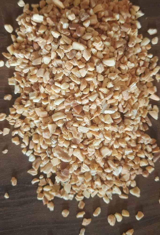 Dehydrated Garlic Chopped - 3-5 MM Brownish Color | A-Grade Quality Strong Aroma Air-Dried 24 Months Shelf Life Ideal for Culinary Use