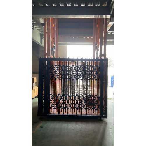 Cage Goods Lift