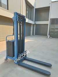 Hydraulic Manual Stacker - Attributes: Durable