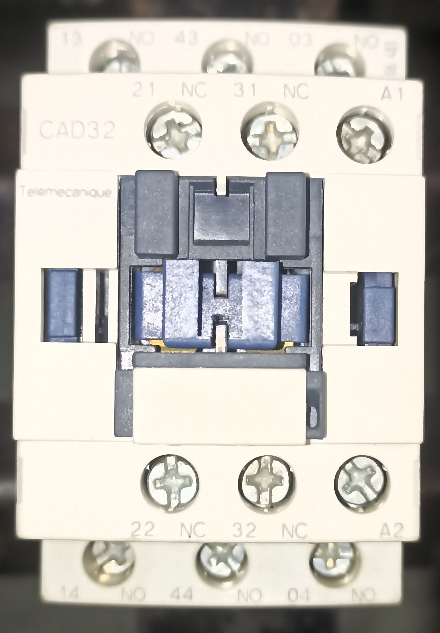 Telemecanique CAD 32 CONTACTOR