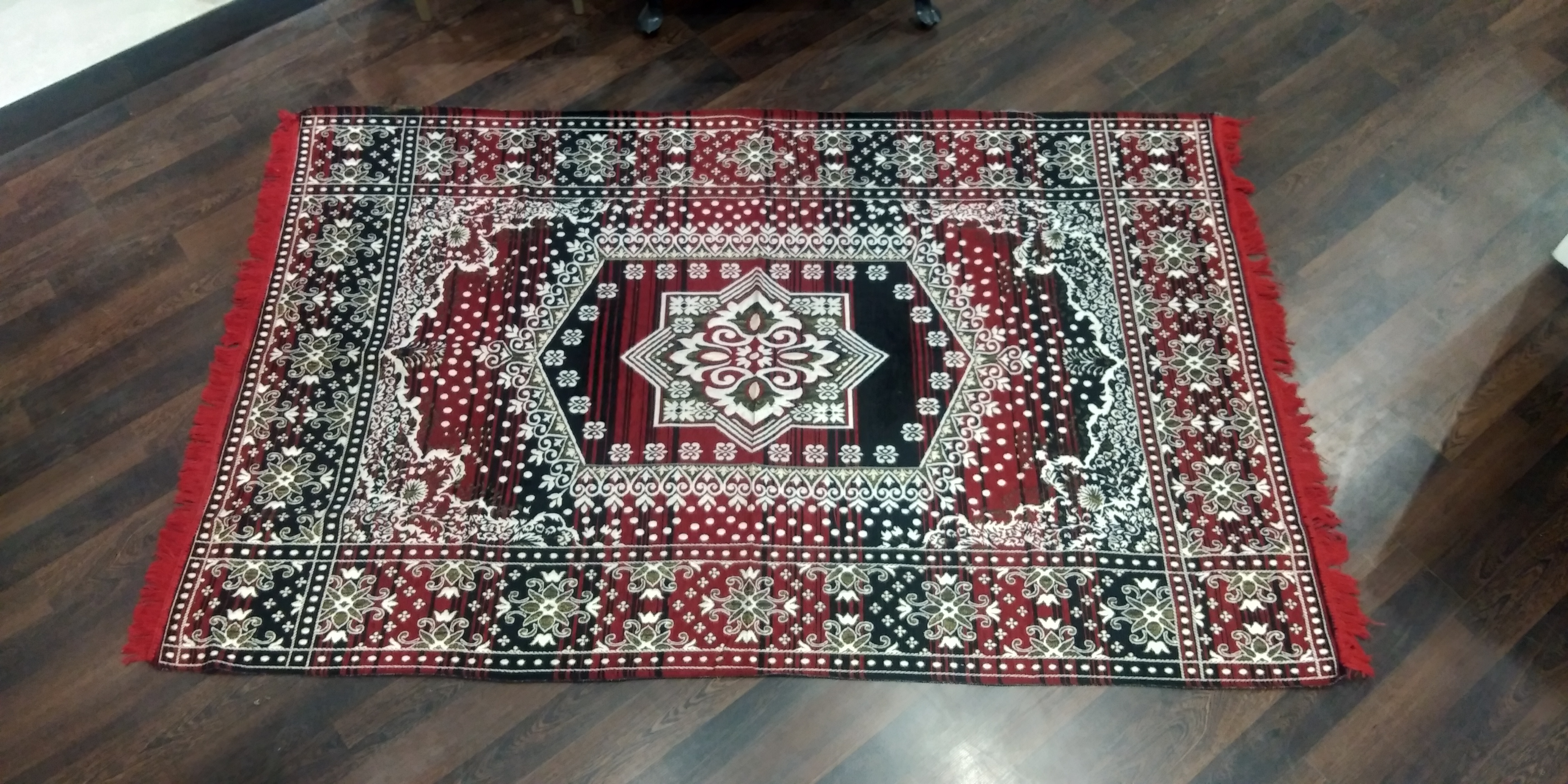 Embroidered Galicha Carpet