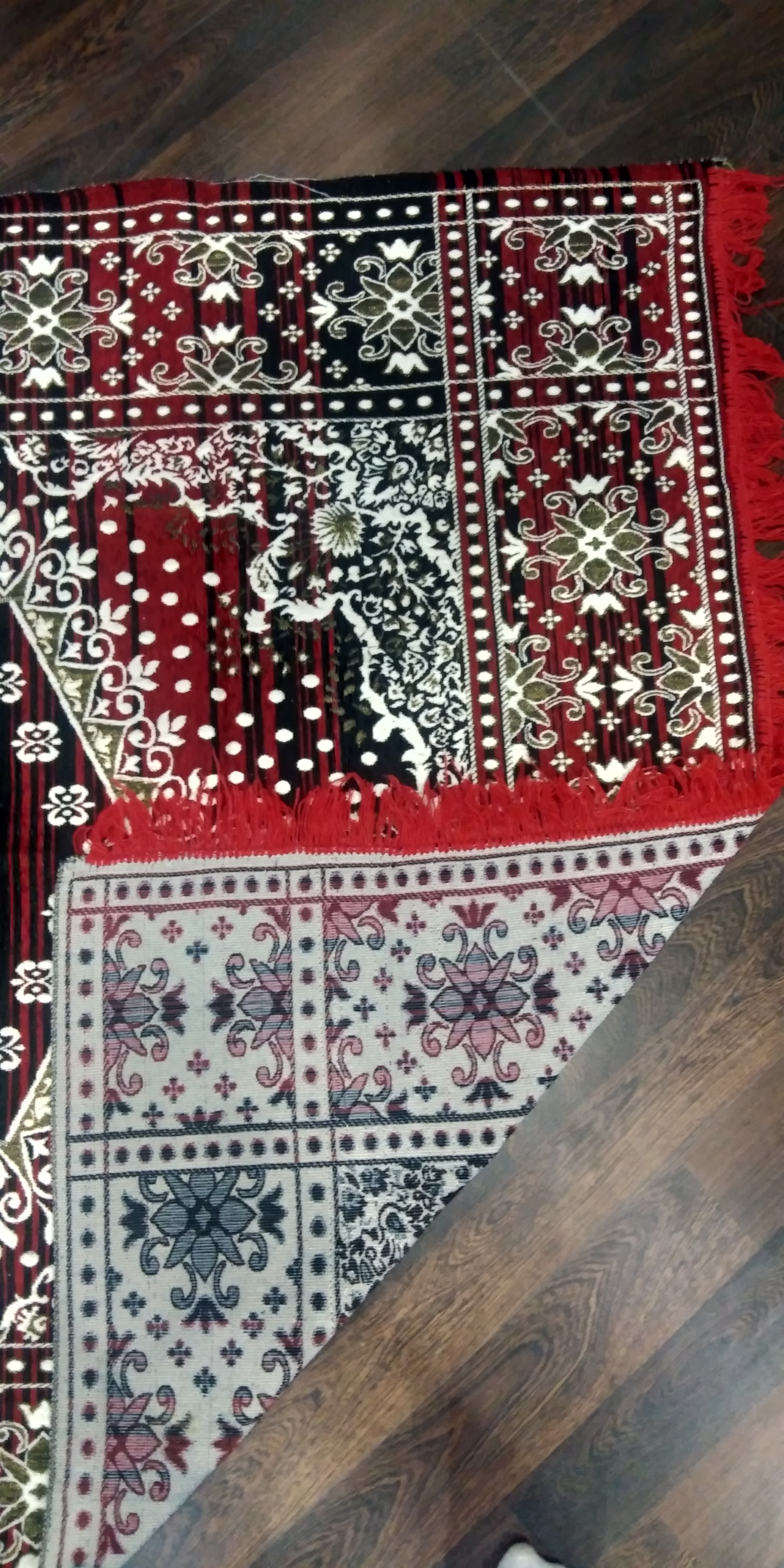 Embroidered Galicha Carpet