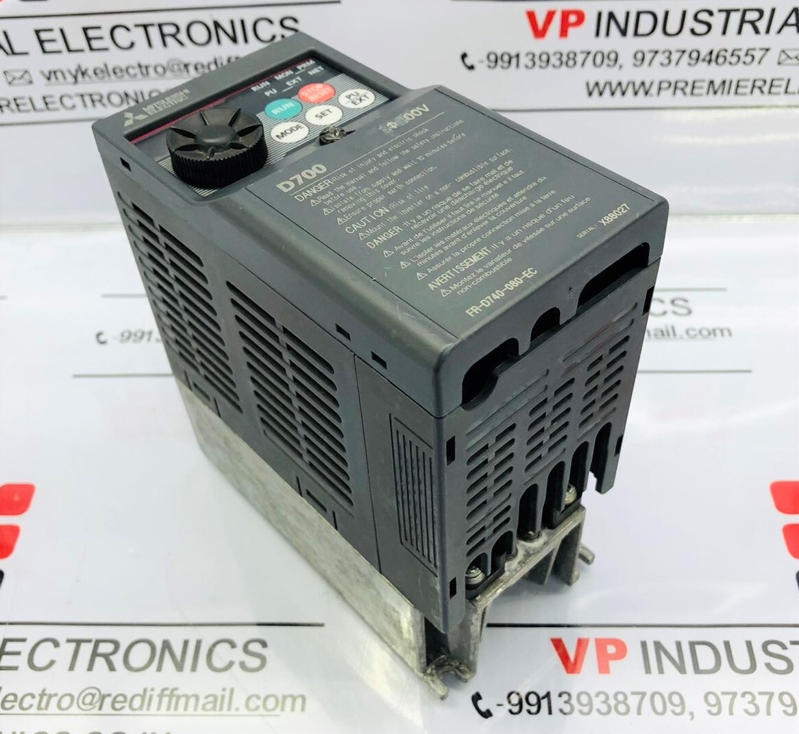 MITSUBISHI D700 AC DRIVES 0.4KW 215V FR-D720S-025EC