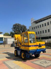 Self Loading Concrete Mixer Machine