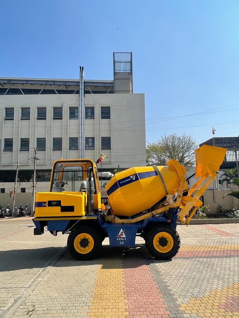 Self Loading Concrete Mixer Machine