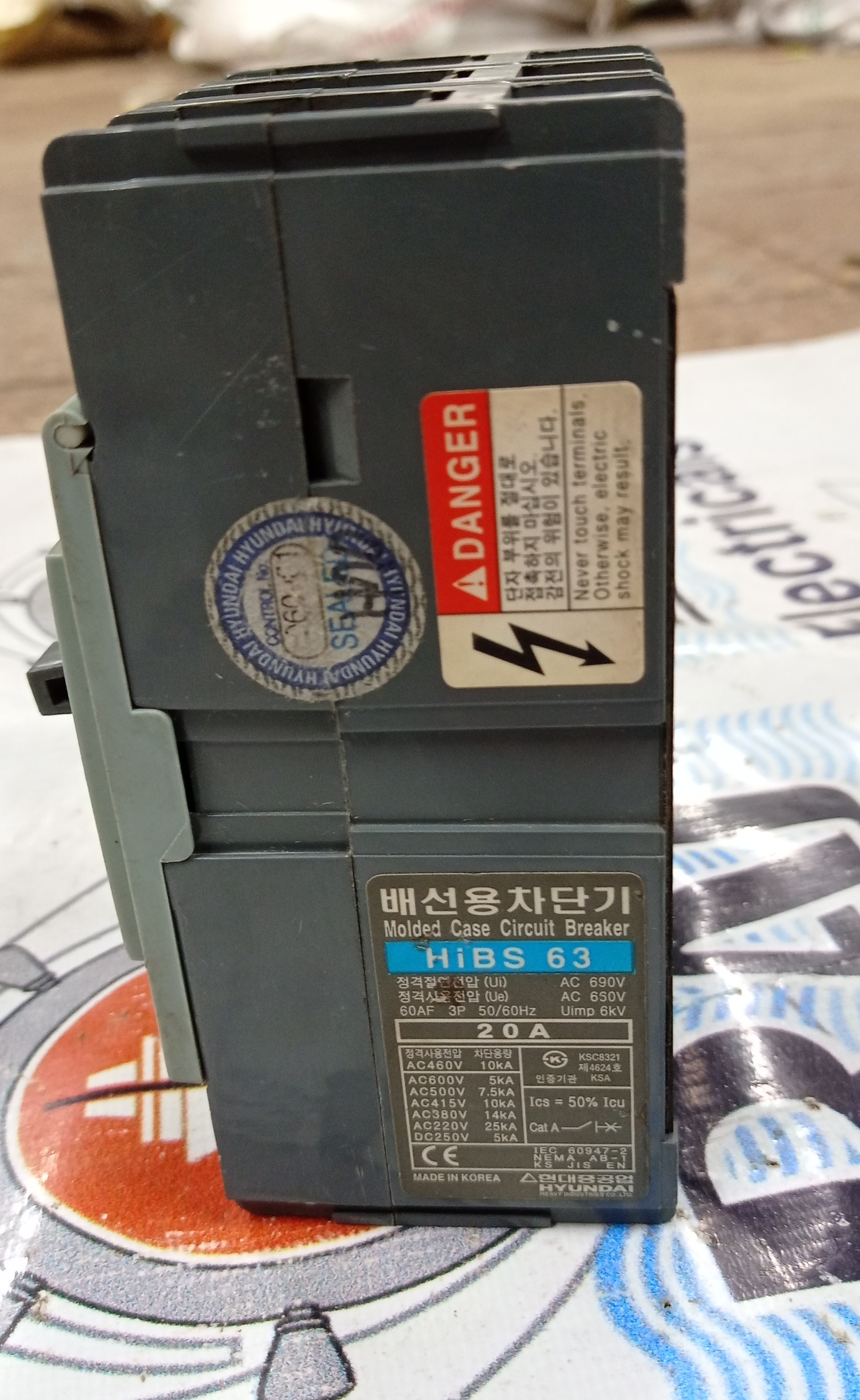 HYUNDAI (HiBS-63) 20A 3P MCCB