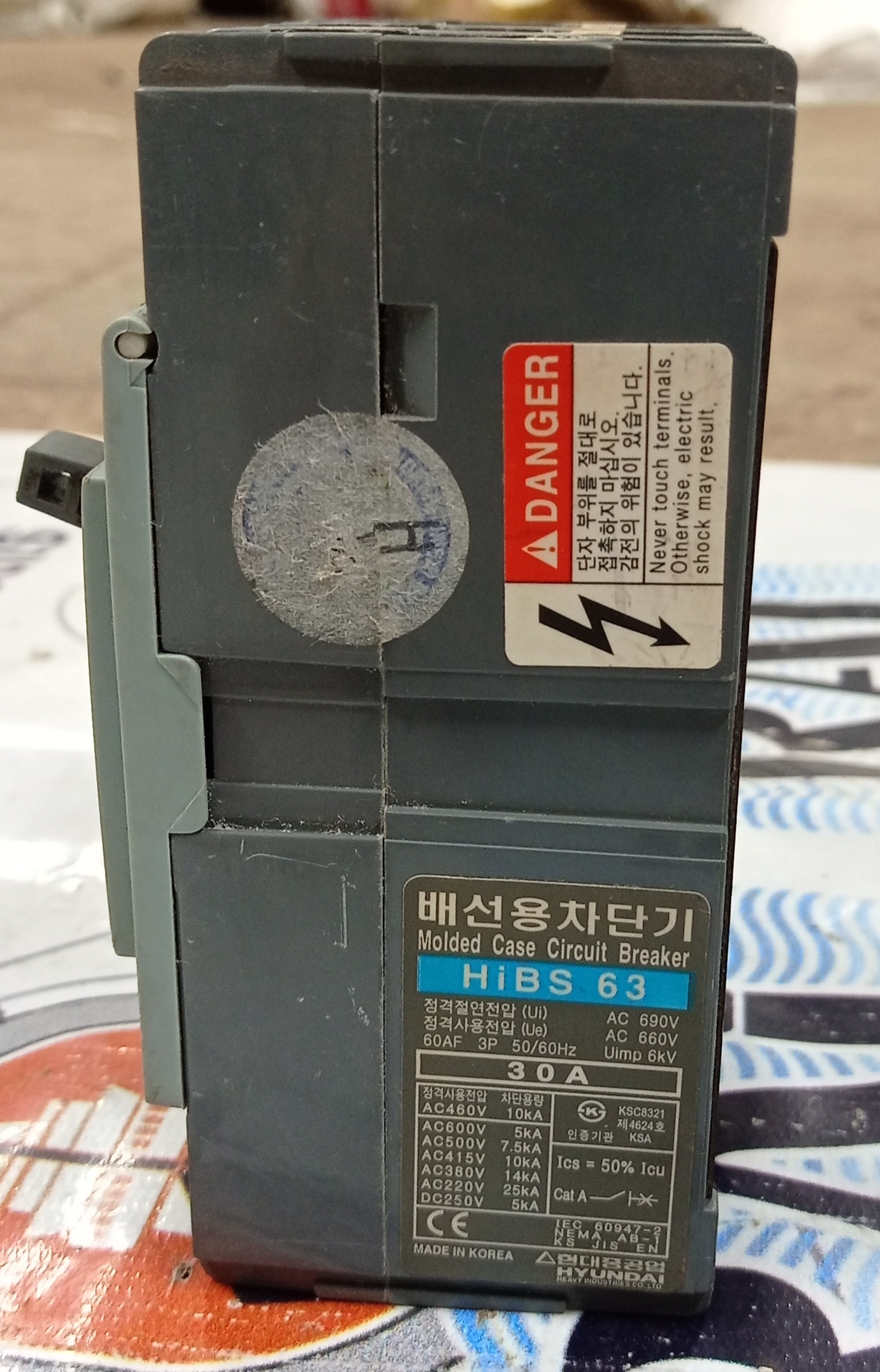 HYUNDAI (HiBS 63) 30A 3P MCCB