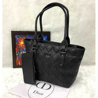 Ladies Quilted Handbag - Color: Black