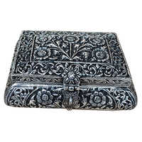 Vintage Metal Jewelry Box Design: Modern