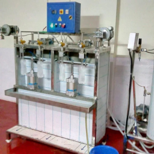 Four Head Glass Bottle Filling Machine