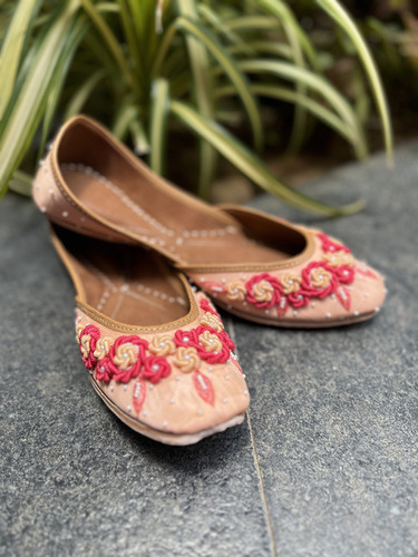 Maroon Embroidered Punjabi Juttie
