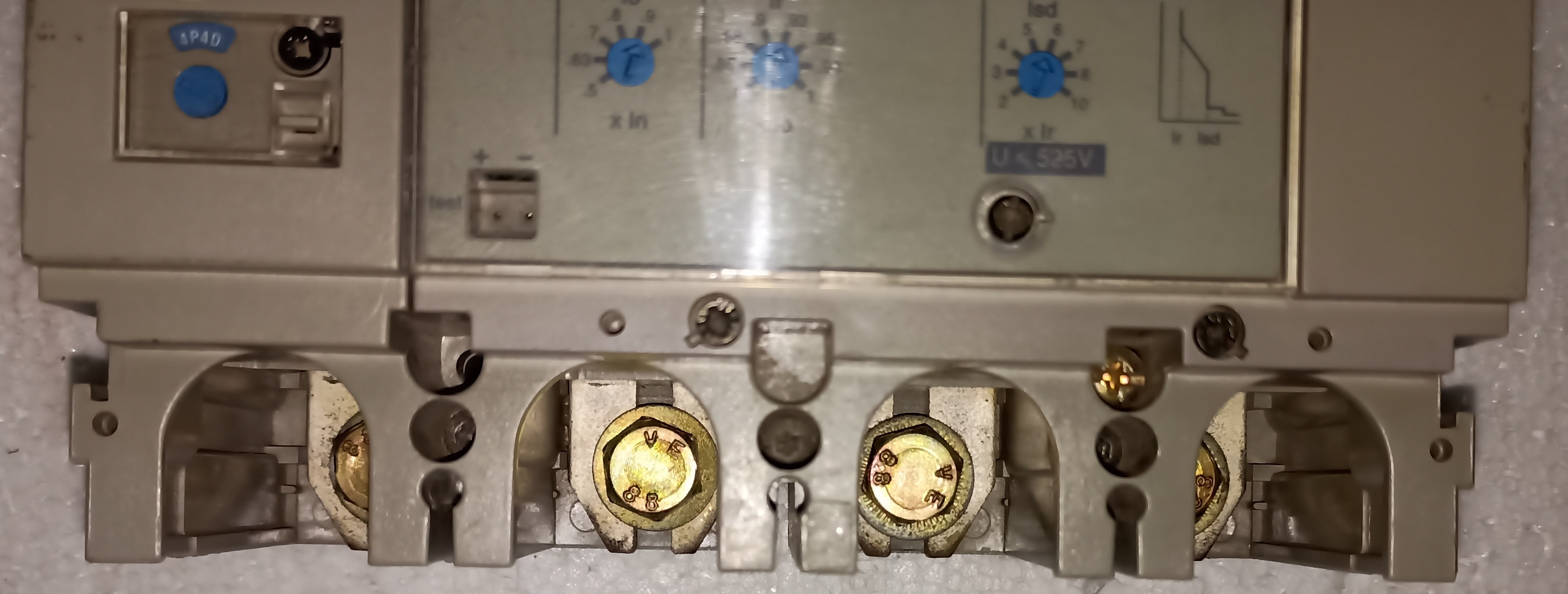 MERLIN GERIN (NS630 N) 630A 4P MCCB