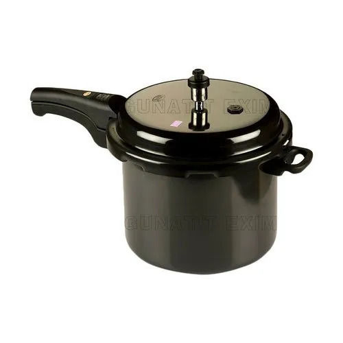 Outer lid pressure cooker