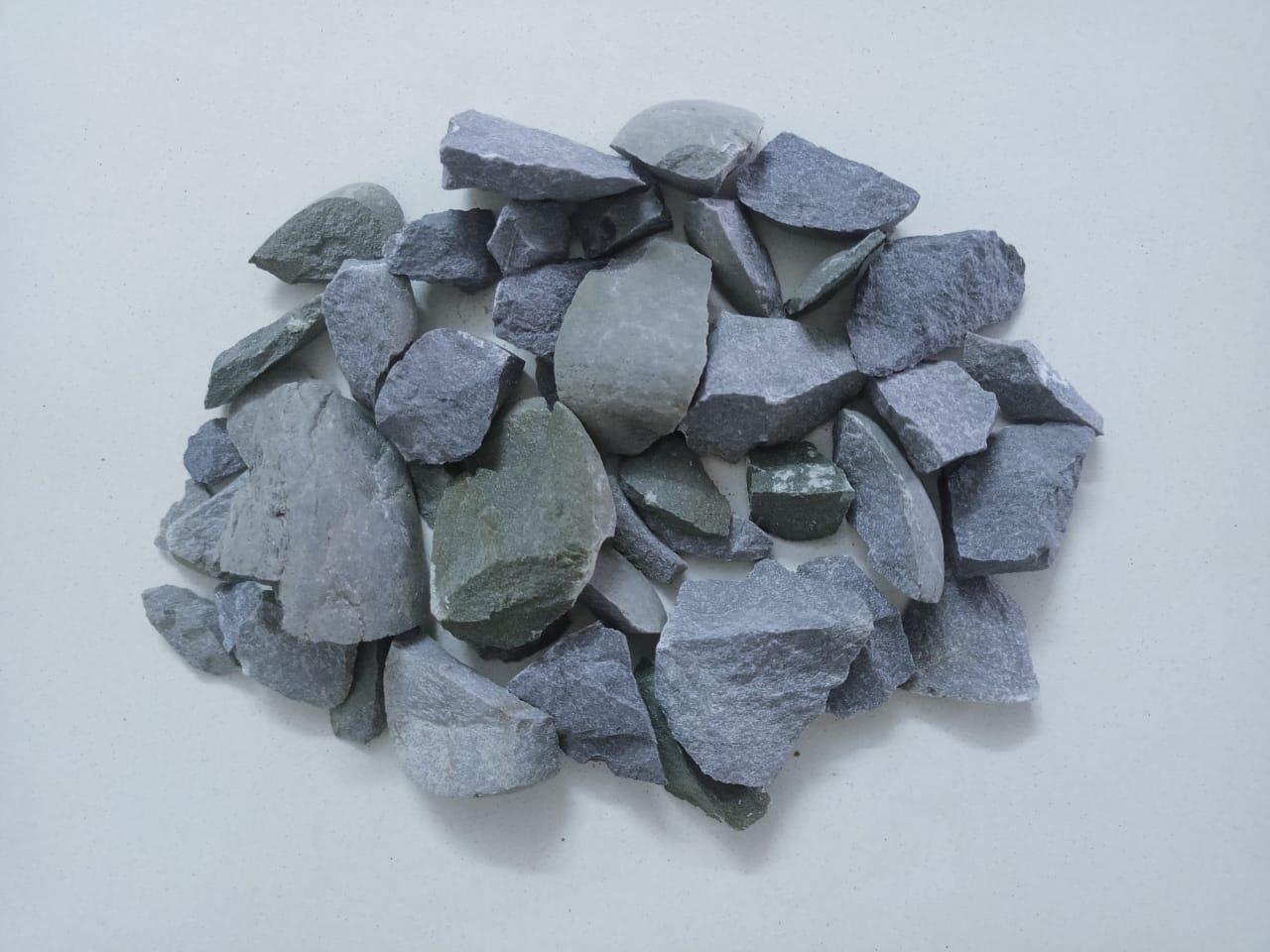 Wholsale crushed stone aggregate chips and stone gravels grey hard stone crushed aggregate per ton price in IND