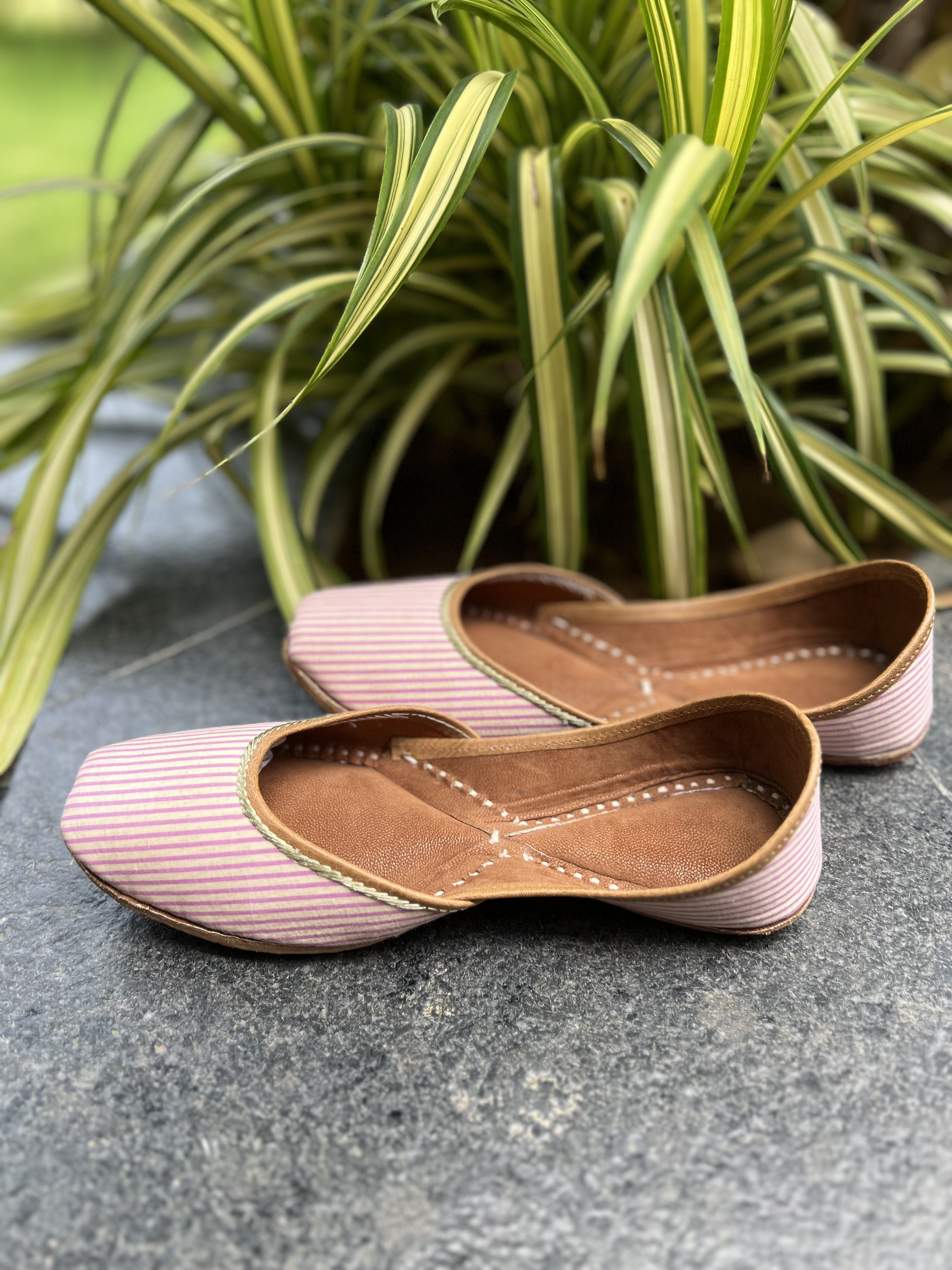 Plain Punjabi juttie