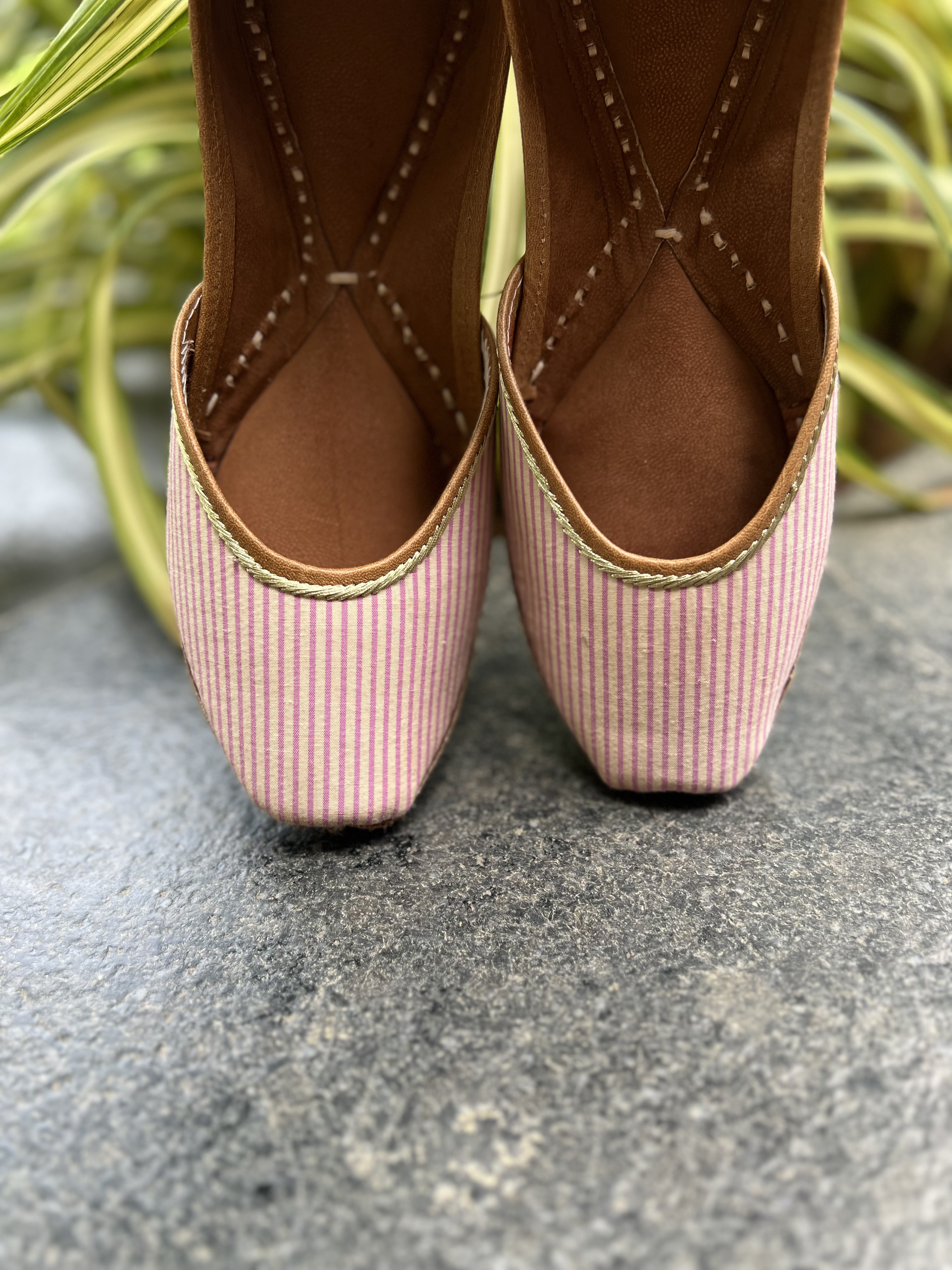 Plain Punjabi juttie