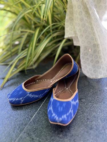 Blue Punjabi juttie