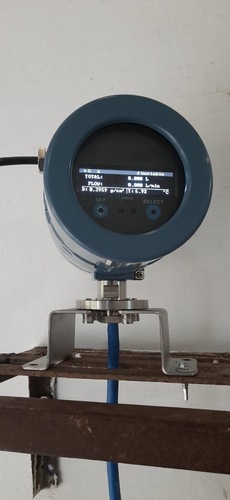 Coriolis flow meter