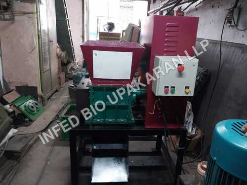 Cloth waste shredder machine