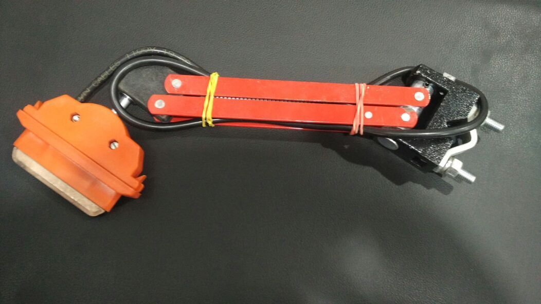 Gravity Type Current Collector