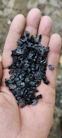 Opaque Black Glass Chips - Size: 1-20mm, Polished Finish | Quality Crushed Color Glass For Fire Pits, Terrazzo Flooring, And Mosaic Designs