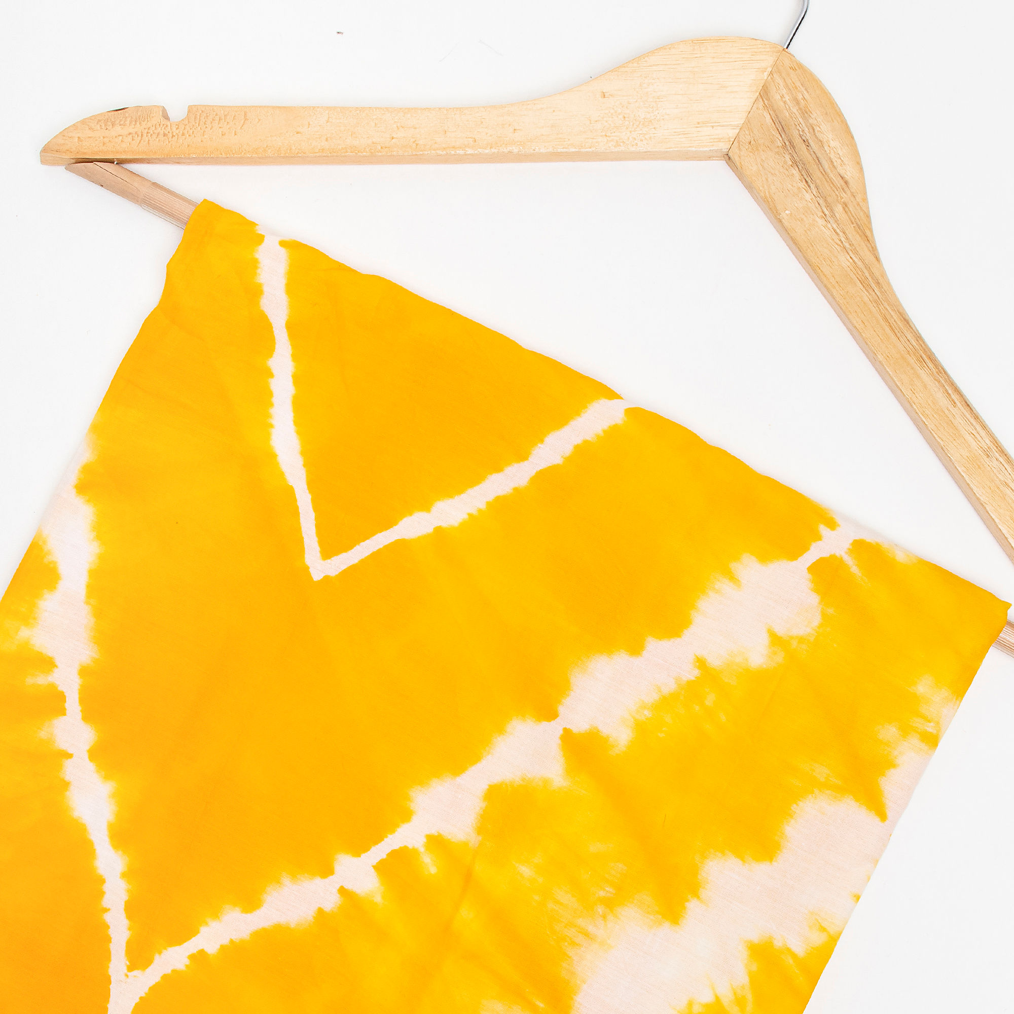 TIE AND DYE COTTON FABRIC IN WHITE AND DARK YELLOW