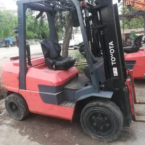 Old Toyota Forklift 3 Ton