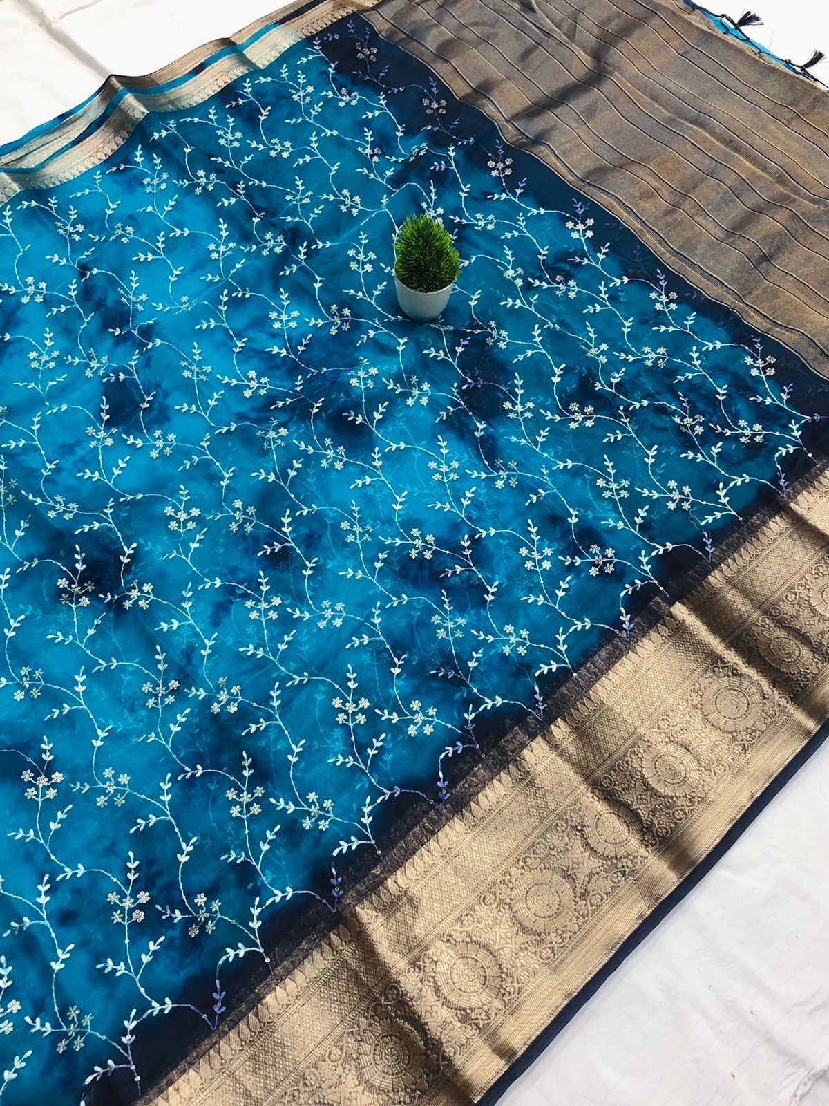 Kanchi Orgenza Jacquard Sibori Print Saree