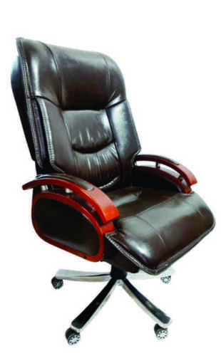 REVOLVING EXECUTIVE CHAIR  BLD 108