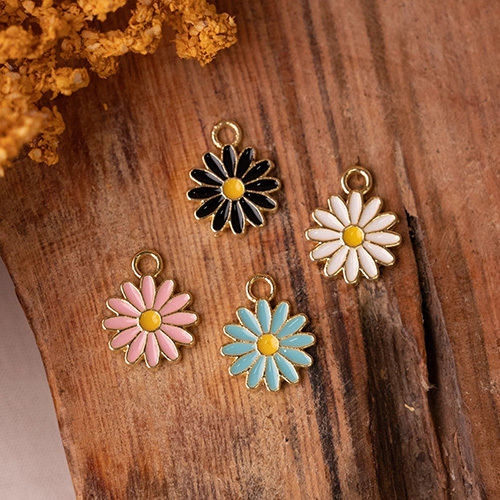 10mm Daisy Enamel Charm