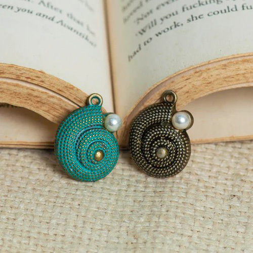 20mm Snail Antique Alloy Charms Pendants