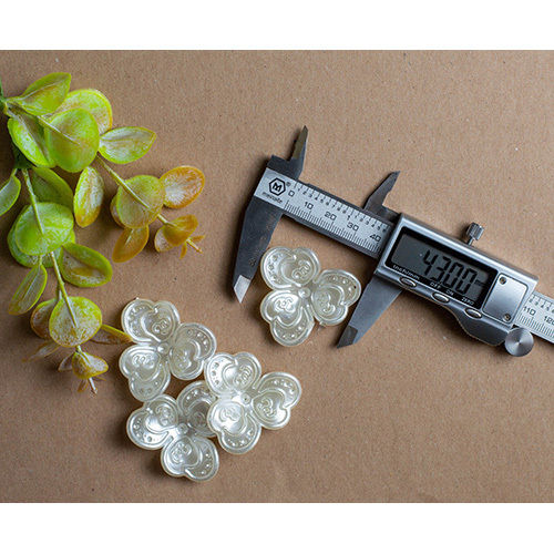 43mm Plastic Pearl Flower