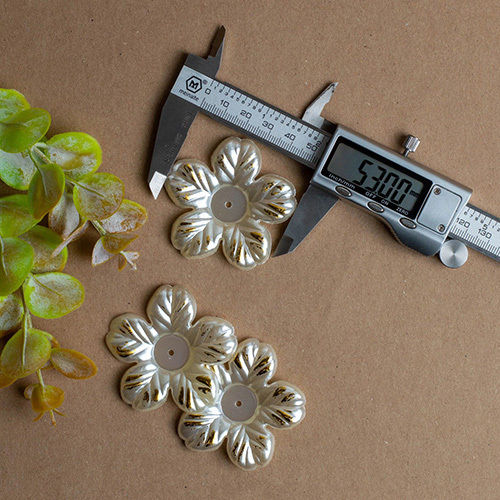 53mm Plastic Pearl Flower