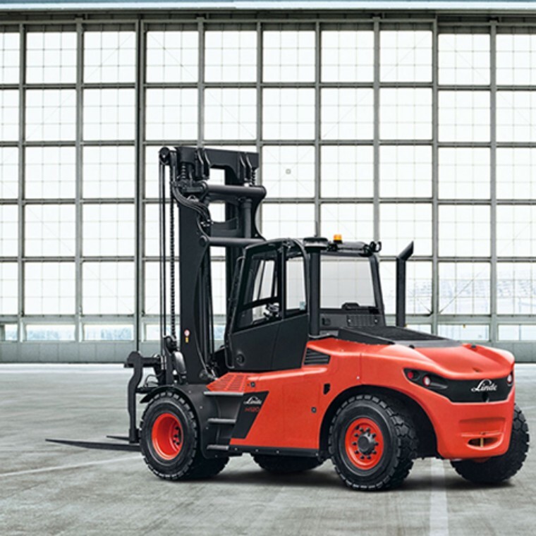 Diesel Forklift - Customizable Size, Hydraulic Power | Strong and Durable Design for Heavy Load Handling in Industrial Environments