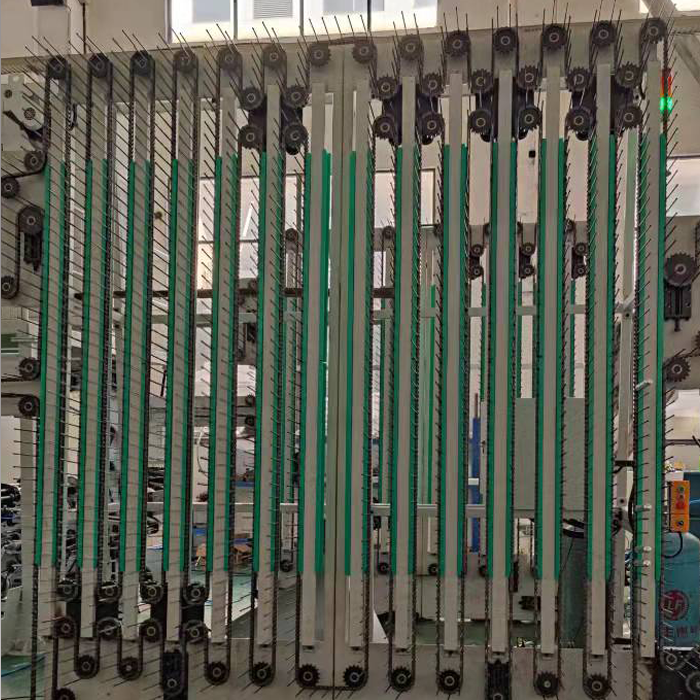 Accumulator for aluminum collapsible tubes making line