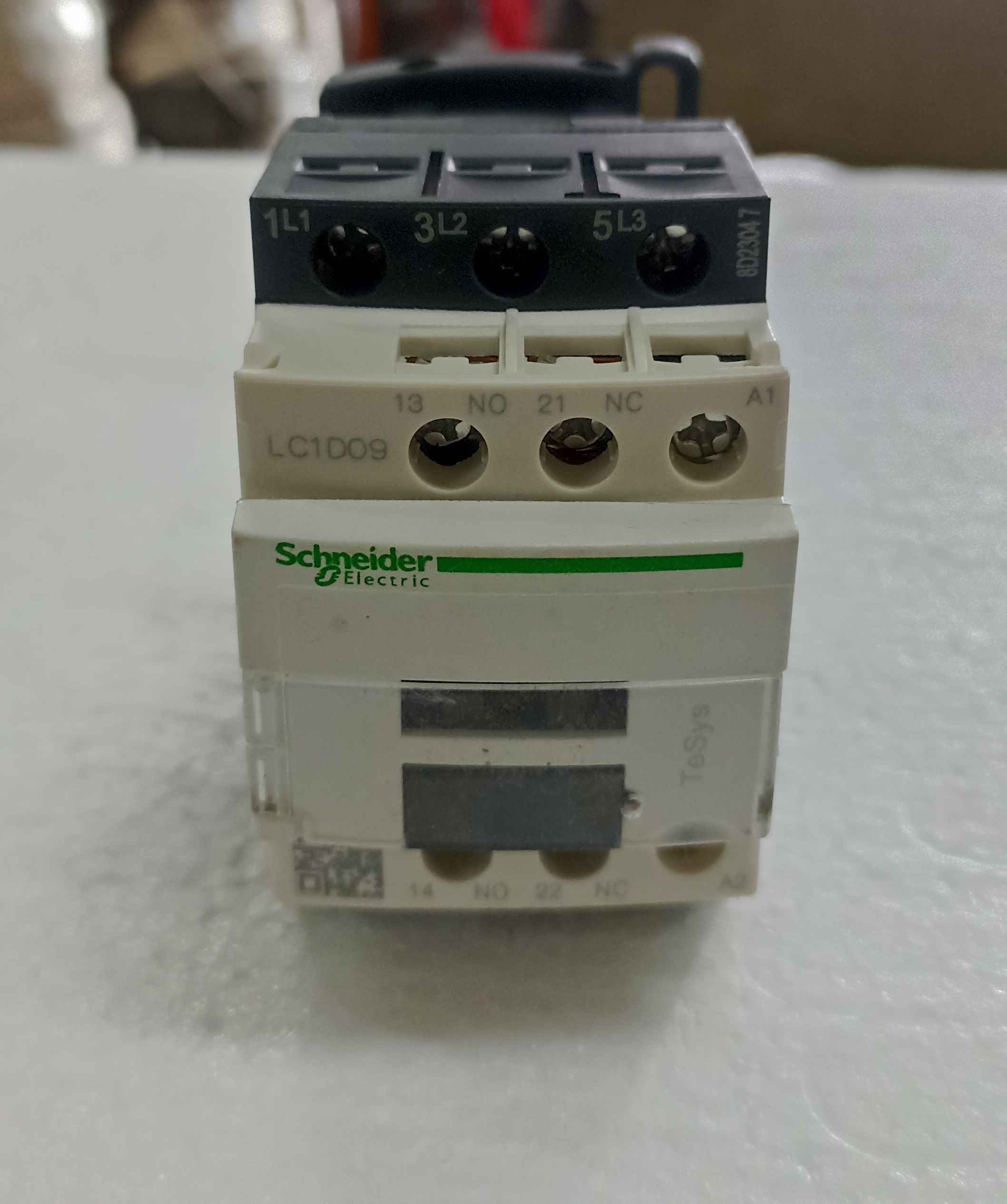 SCHNEIDER NEW LC1D 09 CONTACTOR