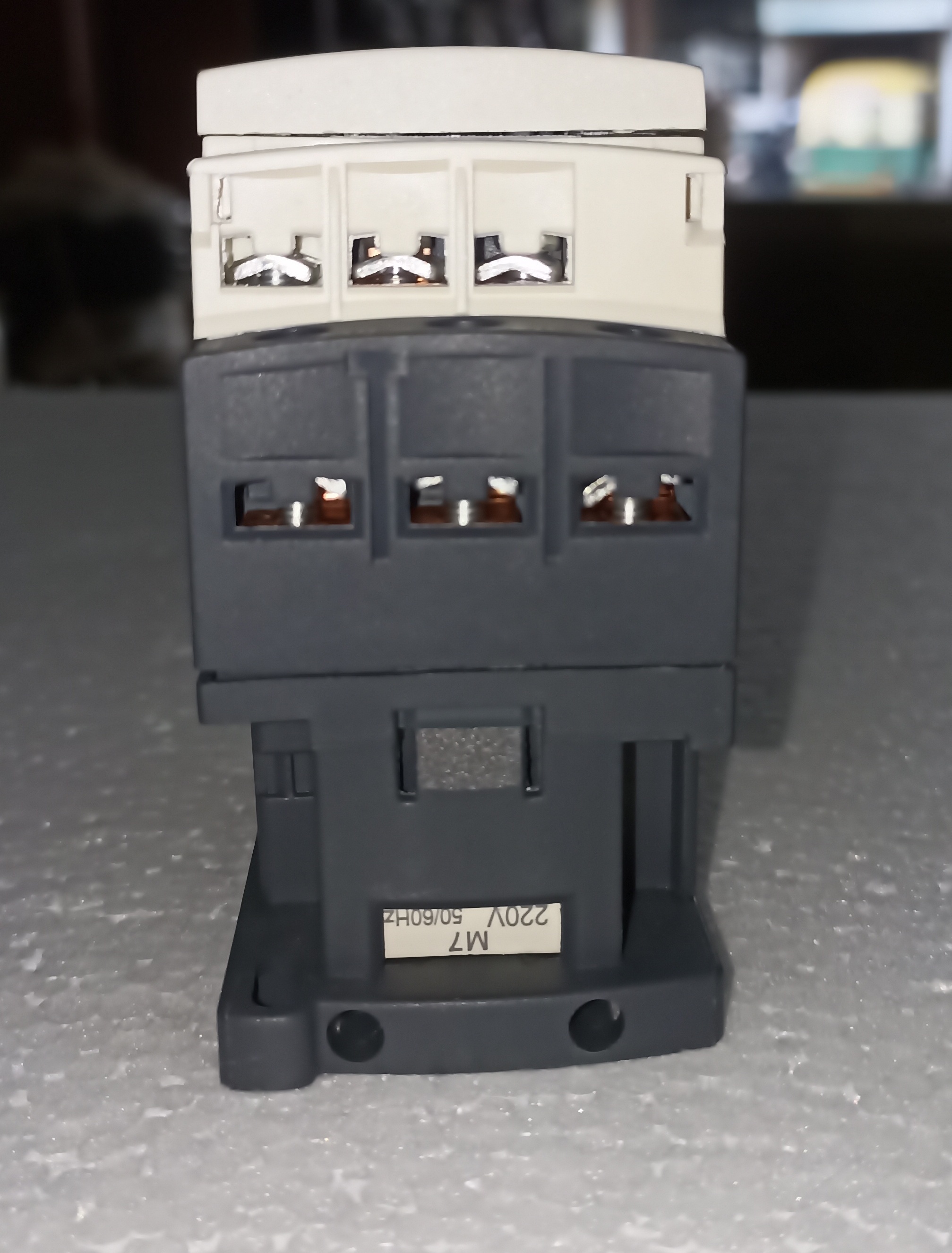 SCHNEIDER NEW LC1D 09 CONTACTOR