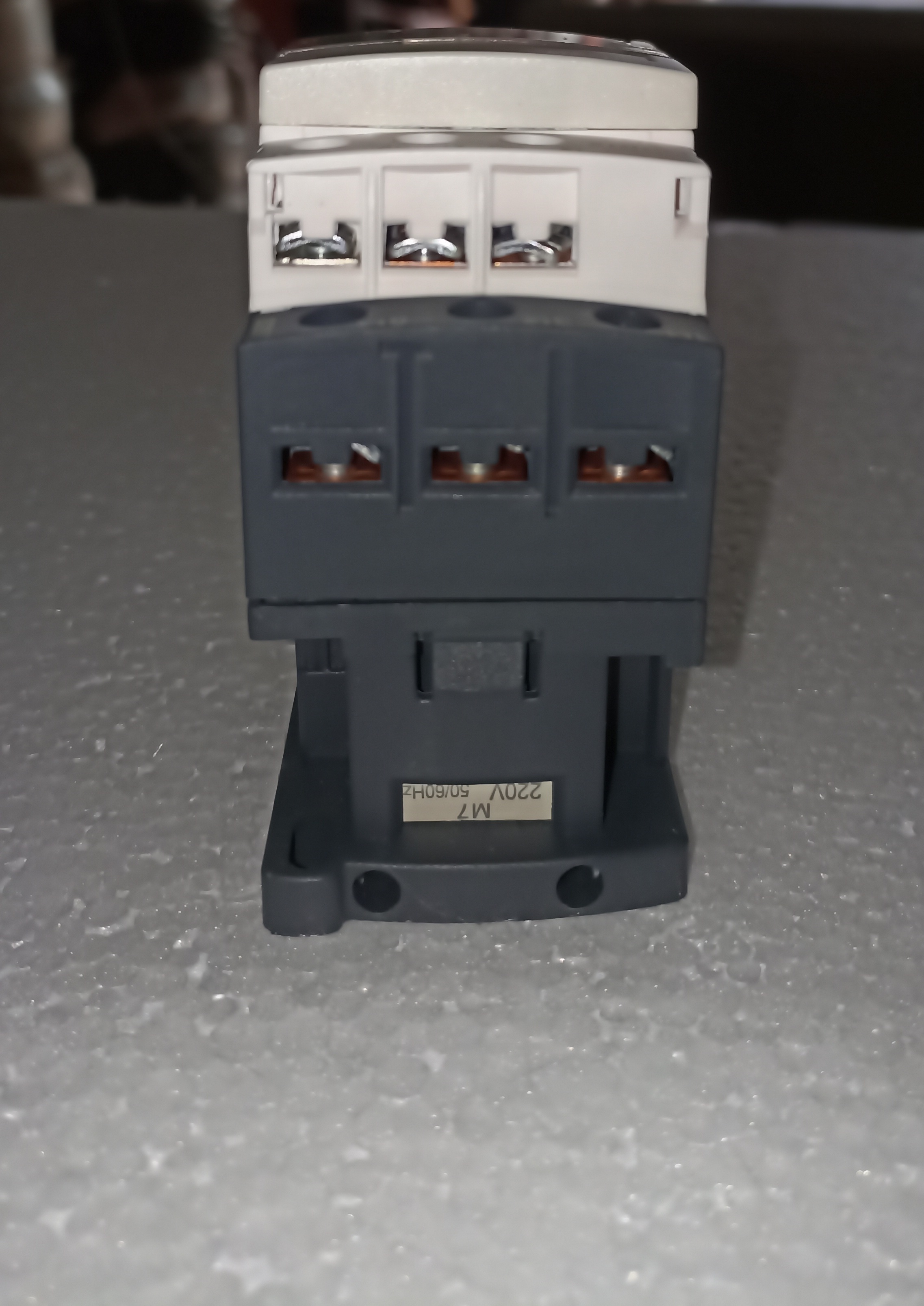 SCHNEIDER NEW LC1D12 CONTACTOR