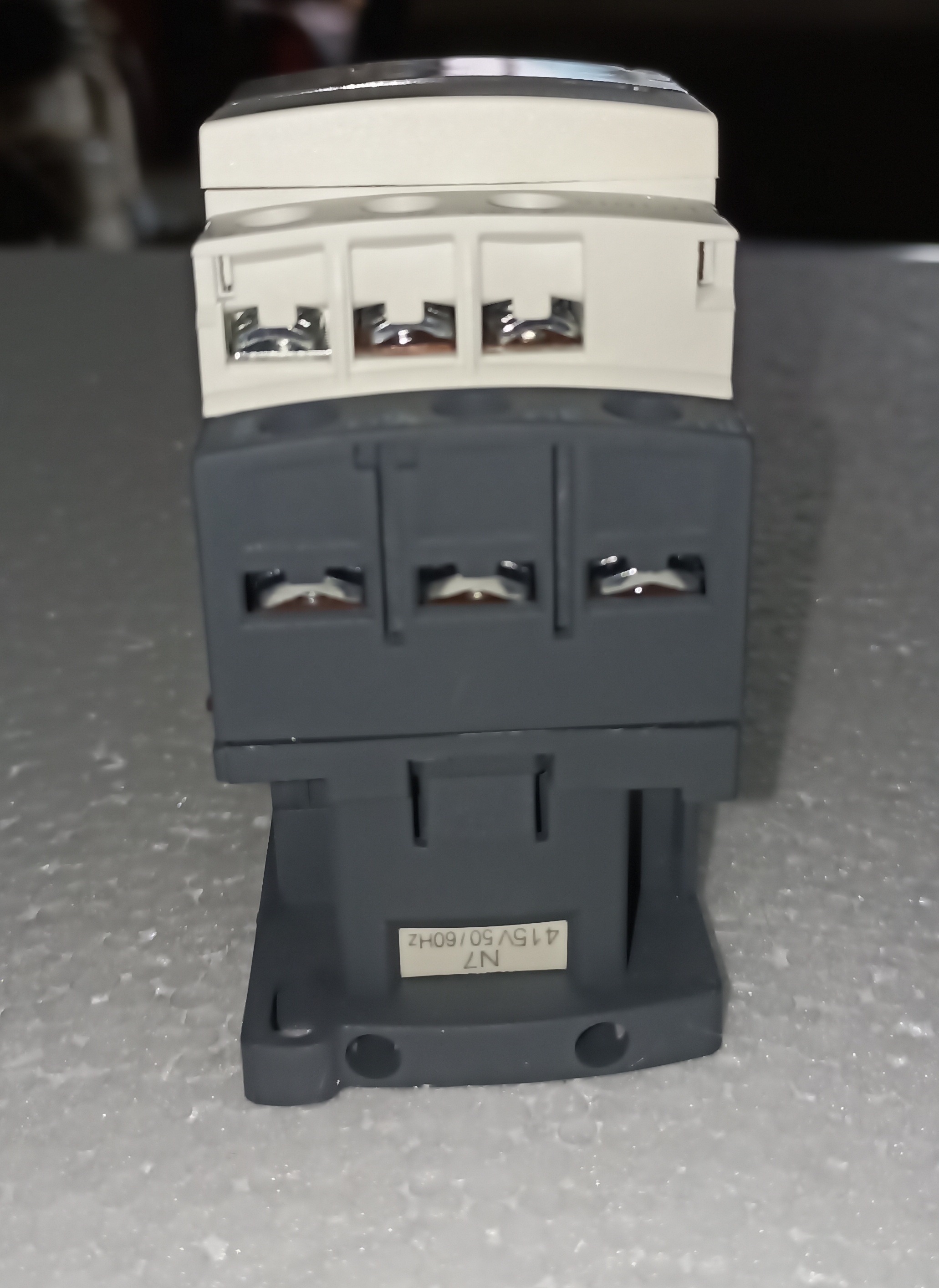 SCHNEIDER NEW LC1D18 CONTACTOR