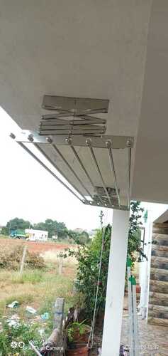 Ceiling mounted cloth drying hangers in