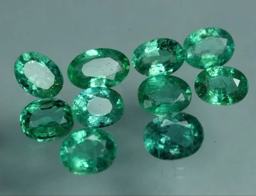 Green Emerald Gemstone (Panna)