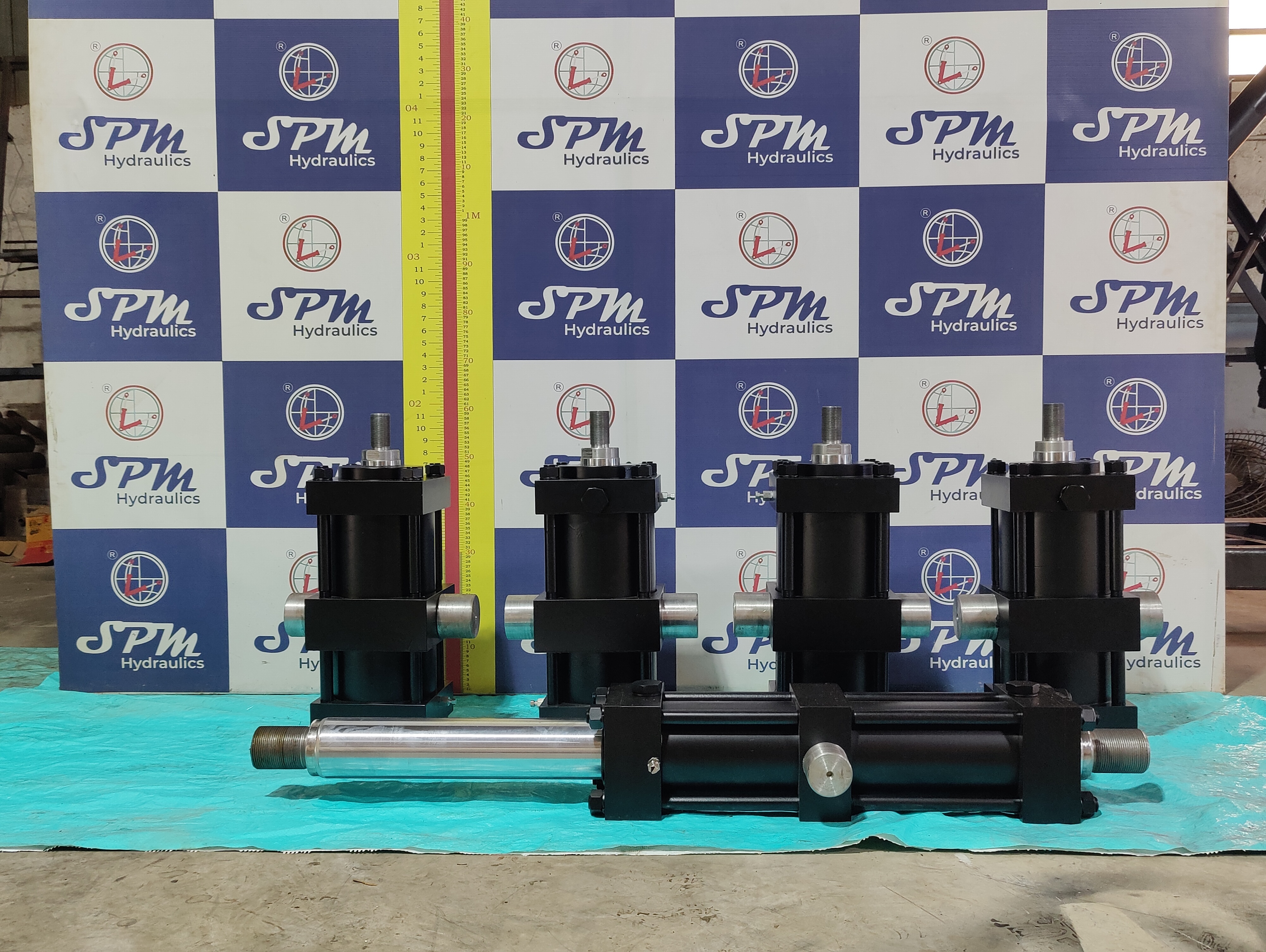 Hydraulic Cylinder With Rod End Bearing.
