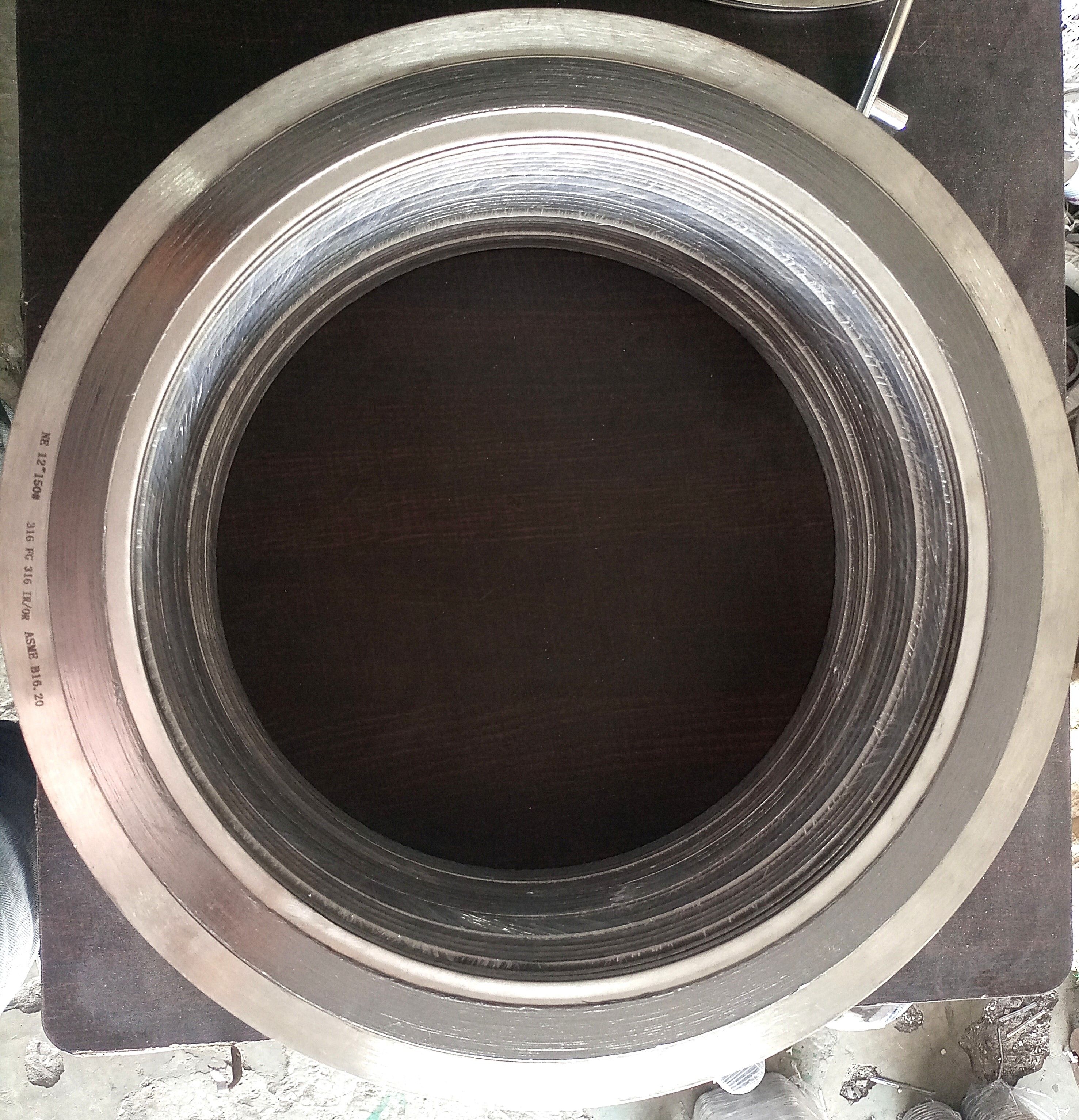 SPIRAL WOUND GASKET WITH INNER AND OUTER RING