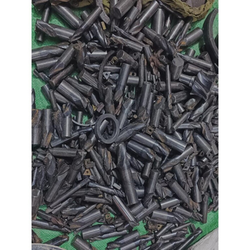 Carbide Scrap - Color: Black